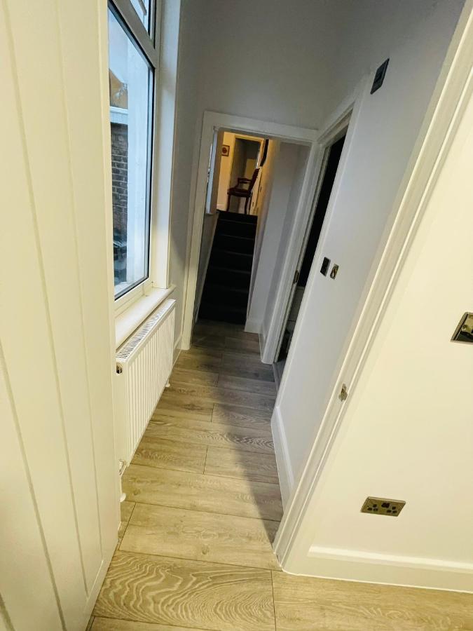 91 Golborne Road W10 5nl London