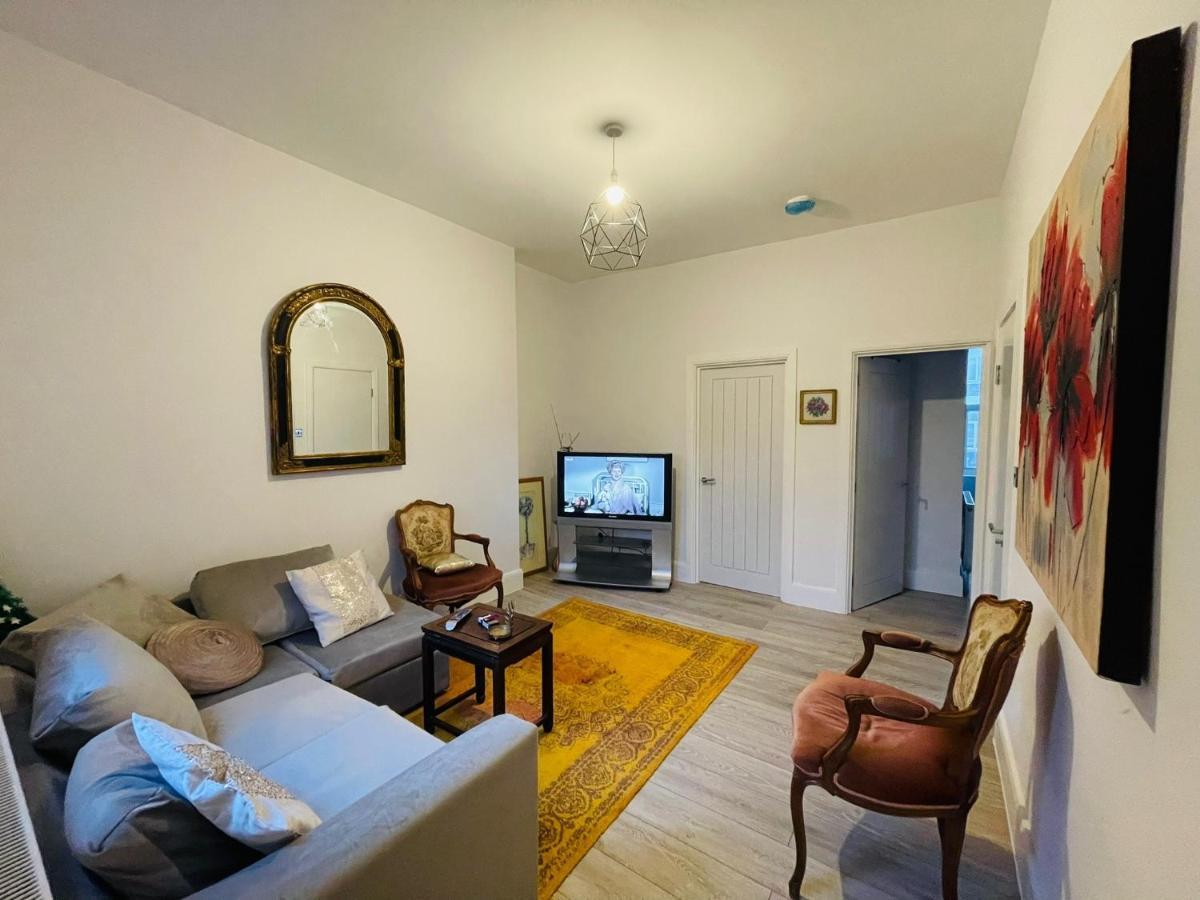 91 Golborne Road W10 5nl