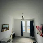 91 Golborne Road W10 5Nl